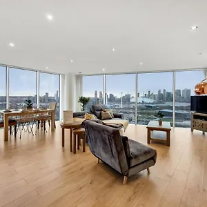 Deluxe Two Bed With River & View London