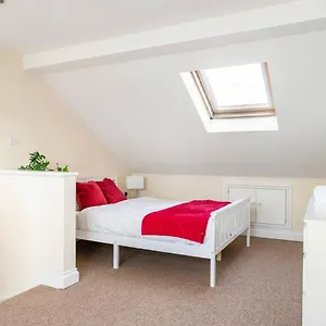 Сasa de vacaciones 2 Bed Terraced House With Loft In Stratford, Londres