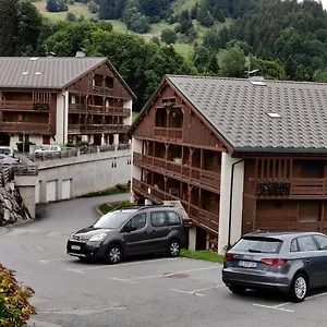 https://coquet-f2-la-giettaz-avec-garage-vlos-motos.hotels-rhonealpes.com