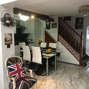 Hébergement de vacances Cheerful 4 Bedroom House With Garden Free Parking, Londres