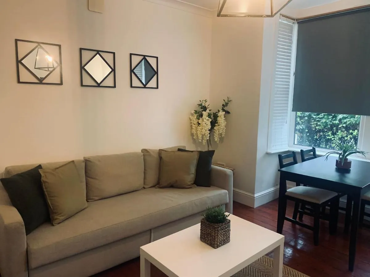 Unique 2 Bedroom Apartment In London/ Excel / Olympic City Close To Central Line Tube Station With Gated Parking Space Reino Unido